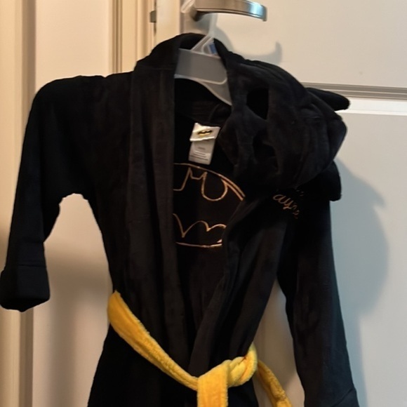 Bruce Wayne Batman bathrobe. with mask hood.  size xs 4-5 - Picture 6 of 8